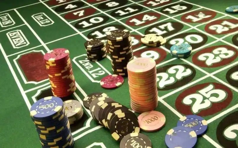 ggperya game lobby showing live dealer and table game categories on mobile